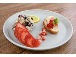 【新発売】酒粕クリームチーズ：和の旨味と新食感！スイーツから前菜まで幅広く活躍
