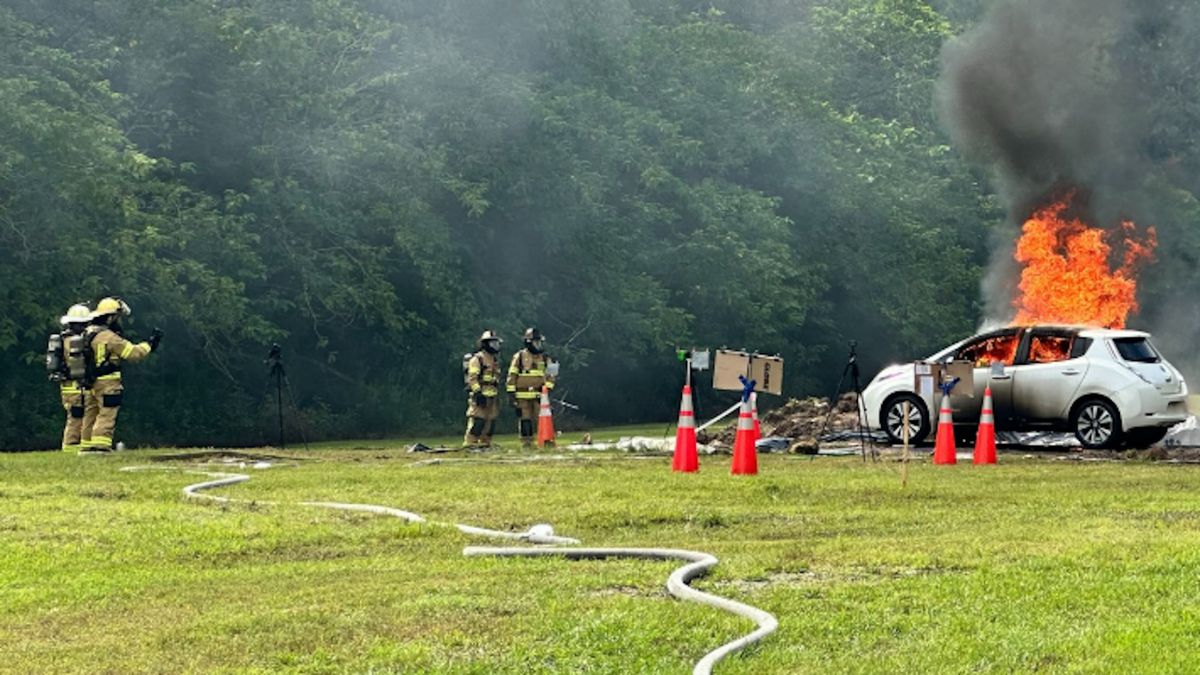 Incêndio em Carro Elétrico: Cientistas Estudam Riscos à Saúde e Impacto Ambiental