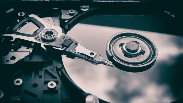 Revolução no Armazenamento: Imã Molecular Promete 3TB em Cada Centímetro Quadrado!
