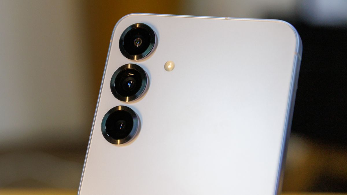 Samsung Galaxy S26: Design Inovador e Câmeras Revolucionárias Prometem Celular Mais Fino e Elegante
