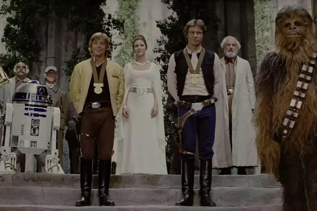 Viva a Força: Use a Medalha de Luke Skywalker e Seja um Herói da Aliança Rebelde