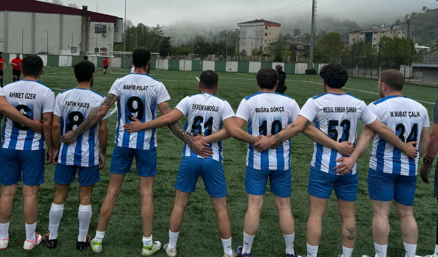 İmamoğlu ve Şahan'ın Forma Üzerindeki İsimleriyle Fındıklı Belediyesi Futbol Takımı Turnuvaya Çıktı