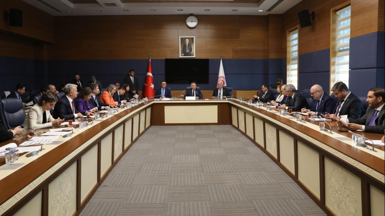 TBMM'de Başkanlık Sürprizleri: Komisyon Kadroları Netleşti! Değişen İsimler ve Yeni Görevler