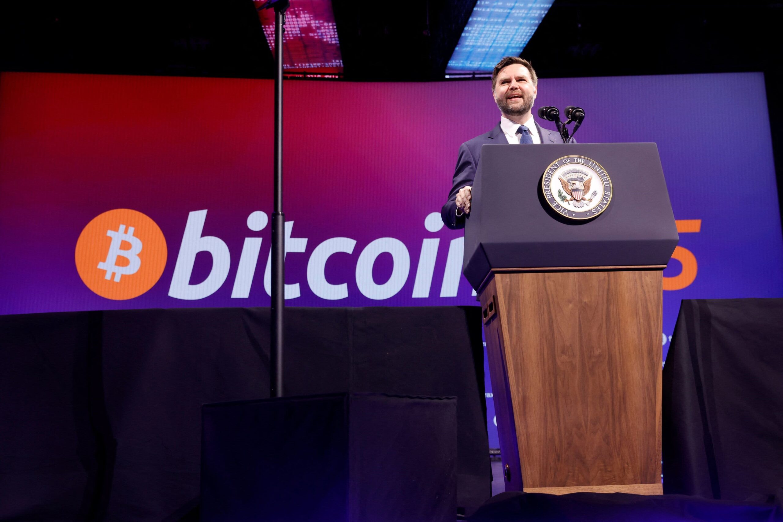 JD Vance: El Cripto es 'Tecnología Derechista' y la IA, 'Comunista' - Una Declaración Impactante