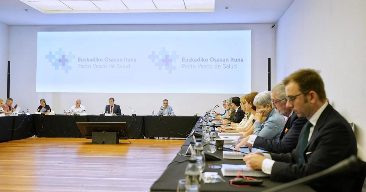 El Pacto de Salud aprueba las 24 líneas estratégicas e inicia nueva fase sin Satse, SME, CCOO, UGT, LAB y Sumar