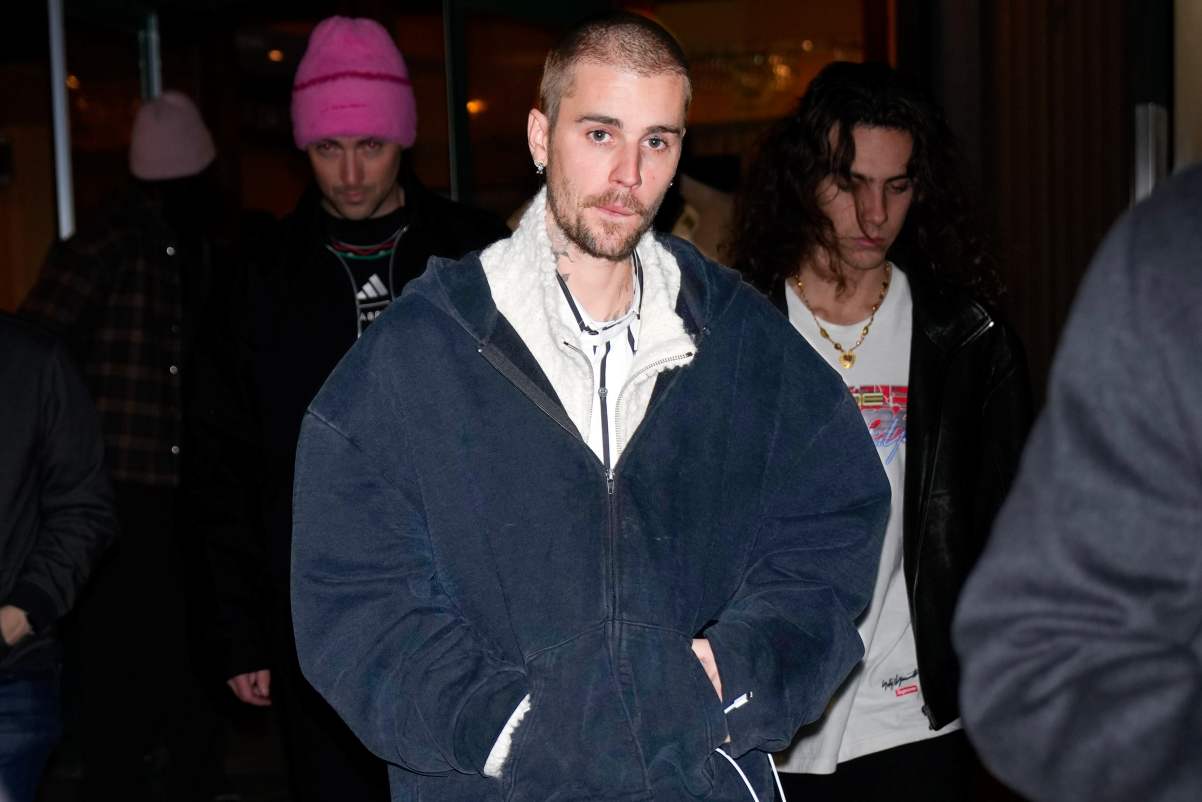 Justin Bieber em Segredo: Ex-Amigos Revelam Possível Envolvimento com Seita e Afastamento de Velhos Companheiros