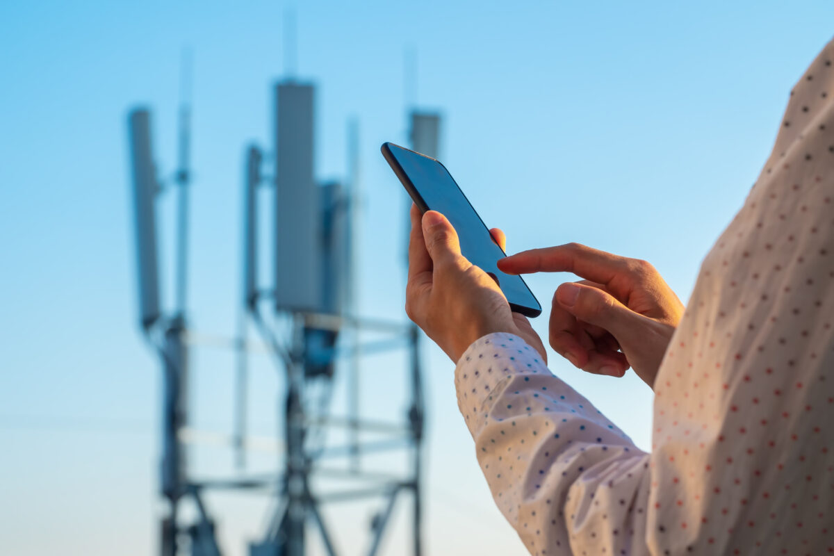 Radiação de Antenas de Celular: O que a Ciência Diz sobre os Riscos à Saúde