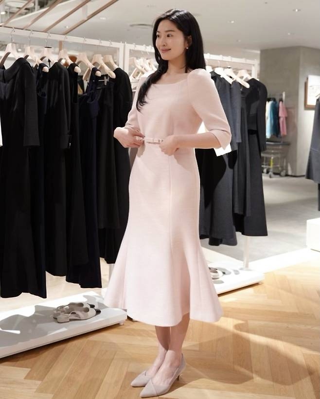 류이서, 하객룩 고수! 눈부신 드레스룩으로 봄을 물들이다