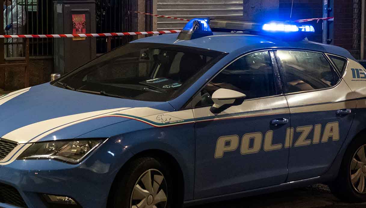 Crotone, giovane pestato fuori da un locale: il questore dispone la chiusura e caccia i tre violenti