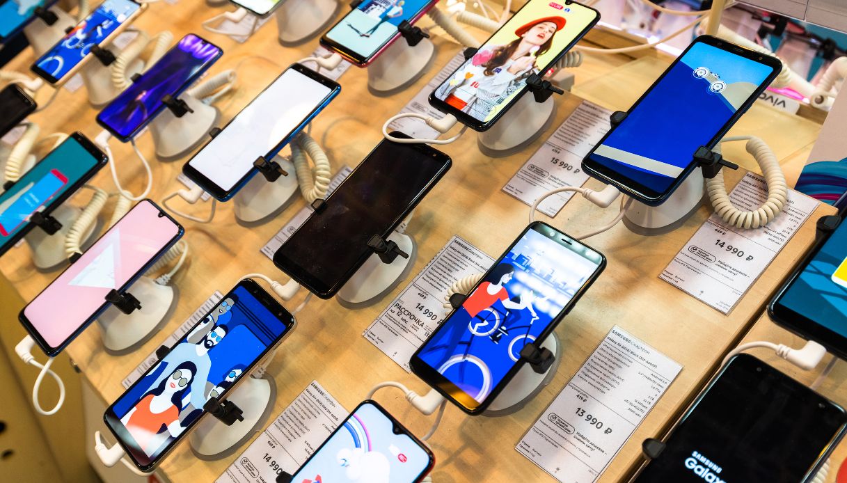Guida Definitiva agli Smartphone: Hardware, Funzionalità e Sistemi Operativi nel 2024