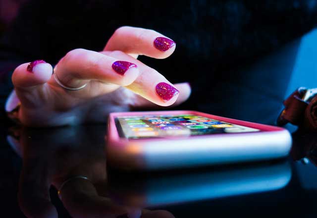 「スーパーブルーム」の裏側：SNS拡散がもたらした自然破壊と人間関係の崩壊