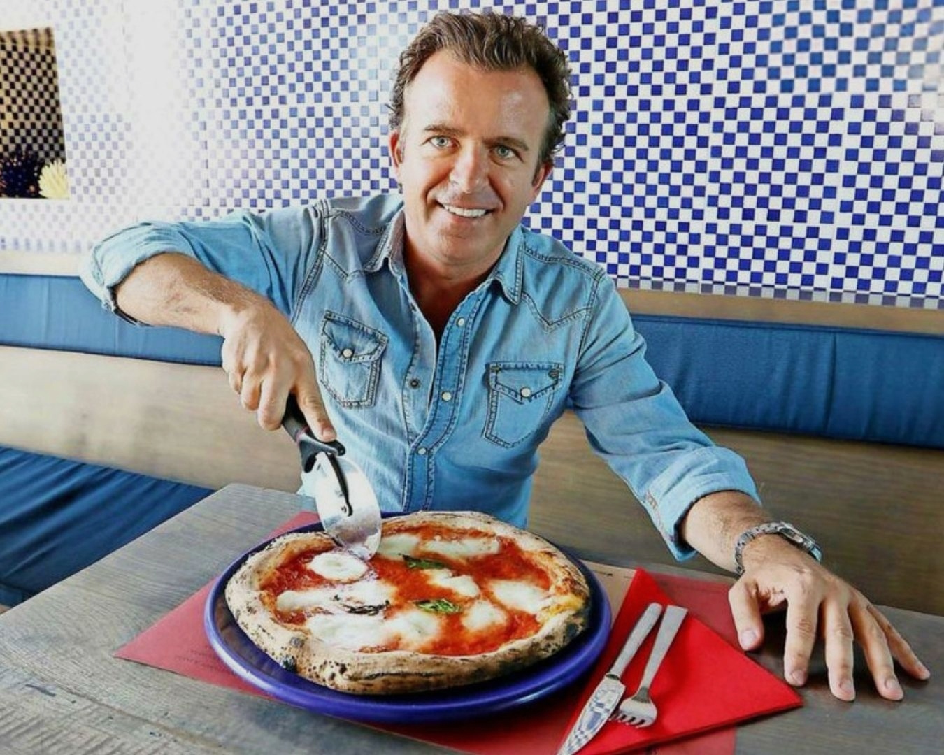 Brunapoli: La Pizza Napoletana di Francesco Vannucci Conquista Santiago del Cile - Un'Esplosione di Sapori!