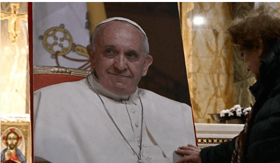 Morte di Papa Francesco: come il lutto nazionale influenza l'economia italiana