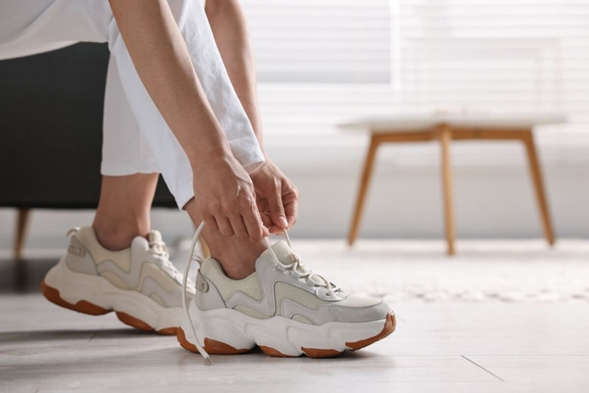 Da scarpa per fare sport a icona di stile: storia e curiosità sulle sneakers, le alleate versatili e stilose da avere sempre nella scarpiera