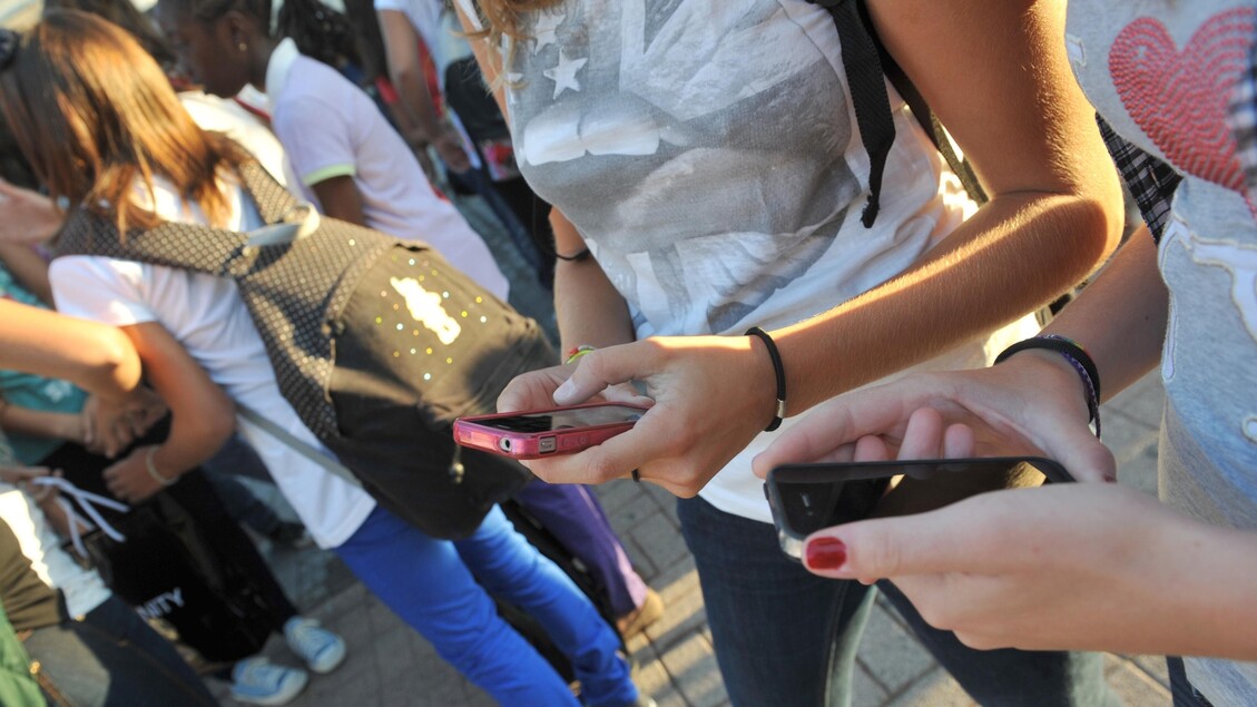 Allarme truffe online: Meta rimuove 116mila account per truffe romantiche
