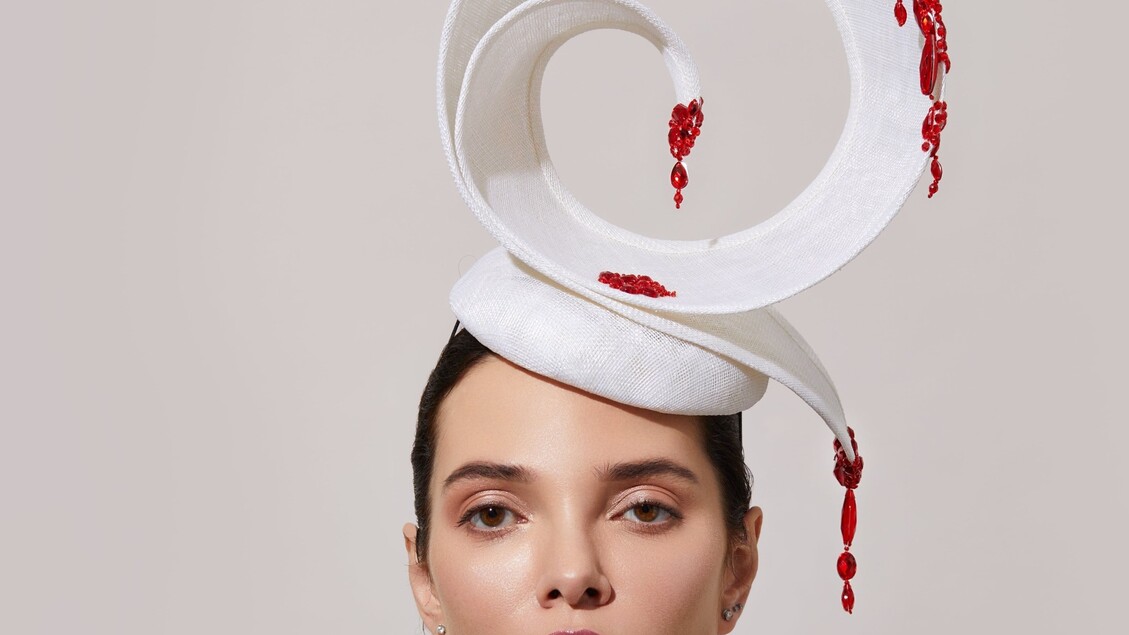 La Maestosa Esposizione di Cappelli 'The Queen's Hat' Ritorna a Milano