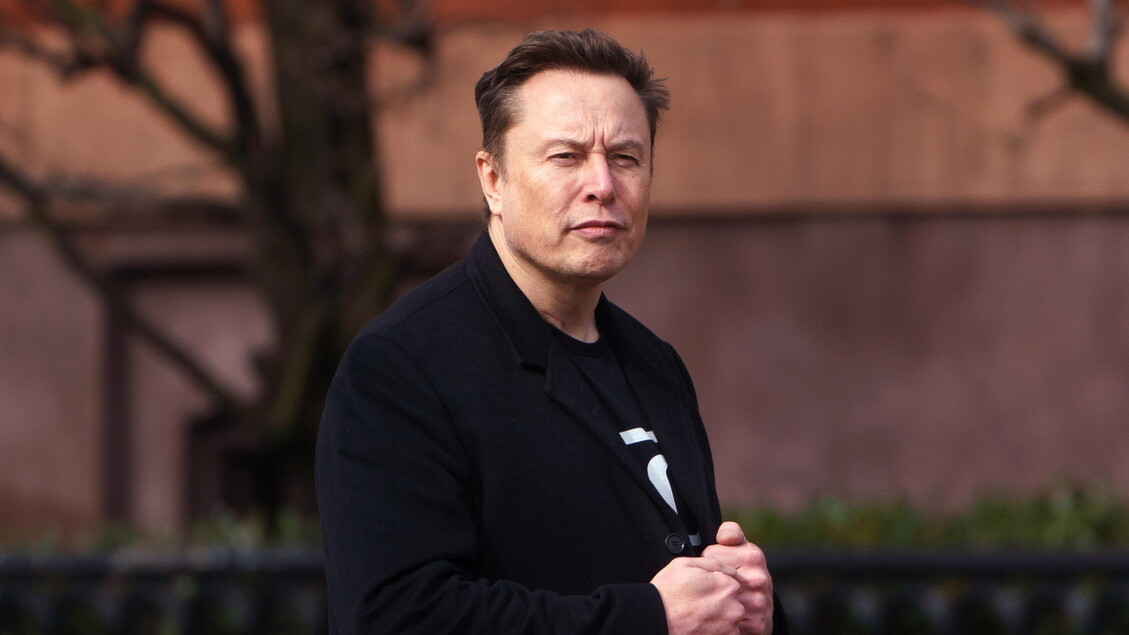 Elon Musk Sfida OpenAI e DeepSeek con il Nuovo Modello di IA Grok 3