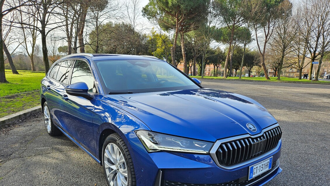 Škoda Superb: L'Ammiraglia Spaziosa e Tecnologica che Sorprende (Prova su Strada del Mild Hybrid)
