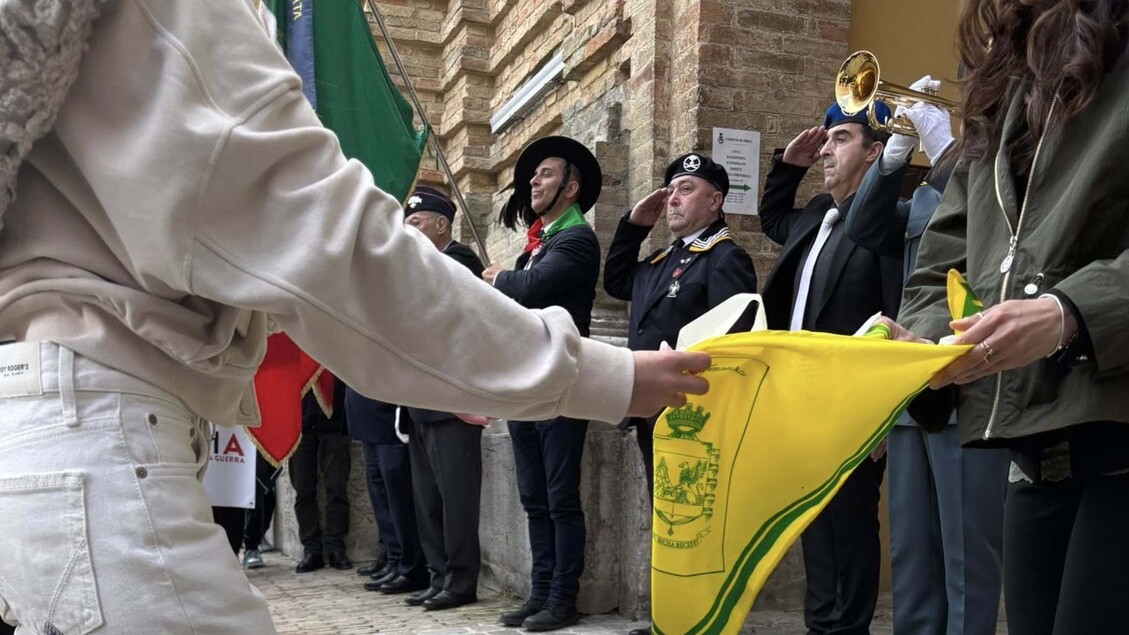 A Treia scoperta la pietra d'inciampo per Enrico Paolini