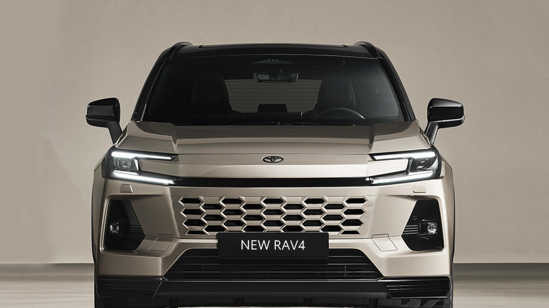 Toyota RAV4 cambia faccia, cresce in efficienza e tecnologia