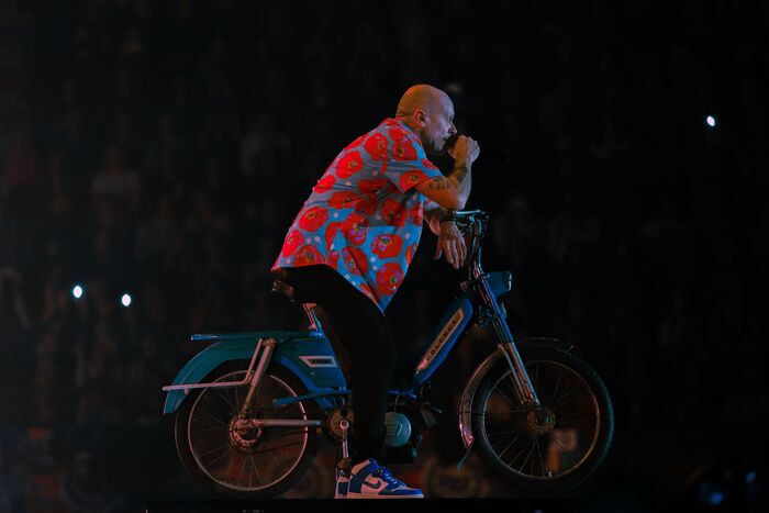 Max Pezzali Inizia il Tour 'Max Forever' a Milano: Una Nuova Avventura Live
