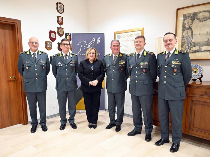 Sottosegretaria Lucia Albano visita il Comando Guardia di Finanza nelle Marche