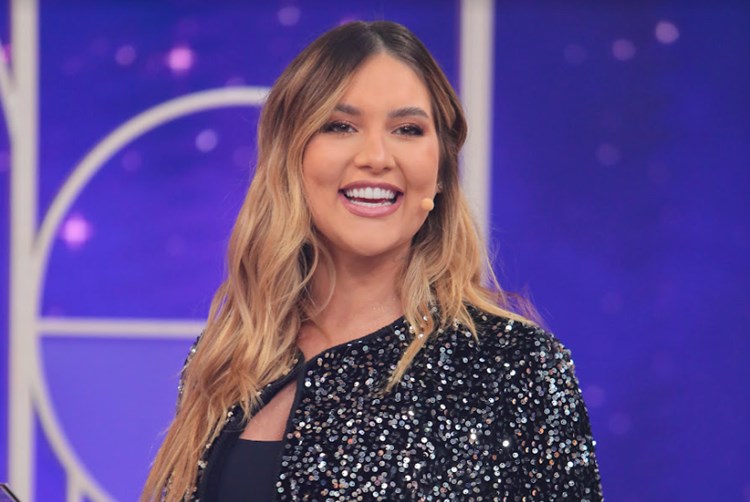 Contrato Renovado: Virginia Fonseca Continua no SBT após Sucesso de Audiência