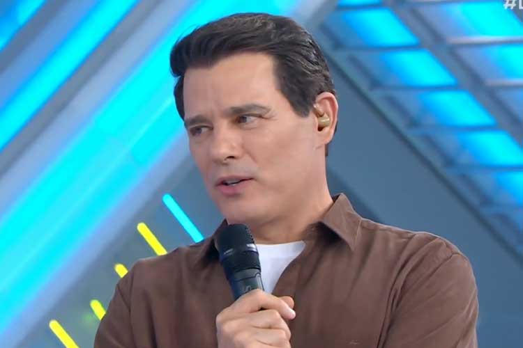 Momento Embaralhamento no 'Domingo Legal': Celso Portiolli Intervém após 'Deslize' de Convidado