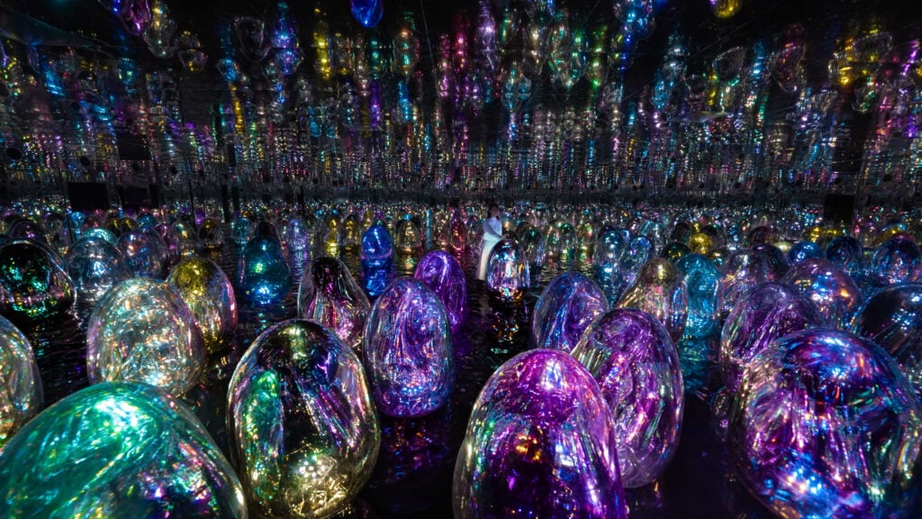 teamLab Phenomena: Un'Esperienza Multisensoriale Rivoluzionaria Apre a Abu Dhabi, Trasformando il Concetto di Cultura