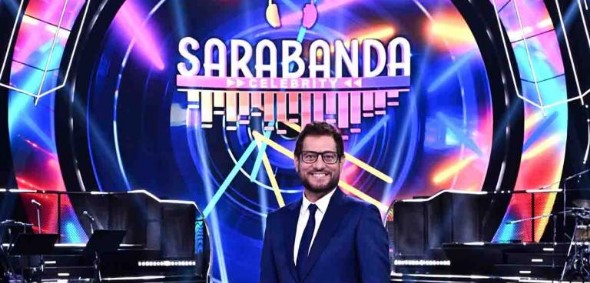 Sarabanda Celebrity: La Sfida Musicale delle Star su Italia 1 – Squadre, Concorrenti e Programma Completo!