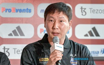 ASEAN ALL-STARS COACH PRAISES PLAYERS' GREAT TEAMWORK IN 1-0 UPSET AGAINST MAN UNITED