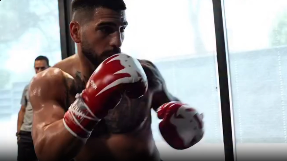 Ilia Topuria Sets His Sights on Dominance: Calls Out 'Pain in the Ass' Lightweight Contender