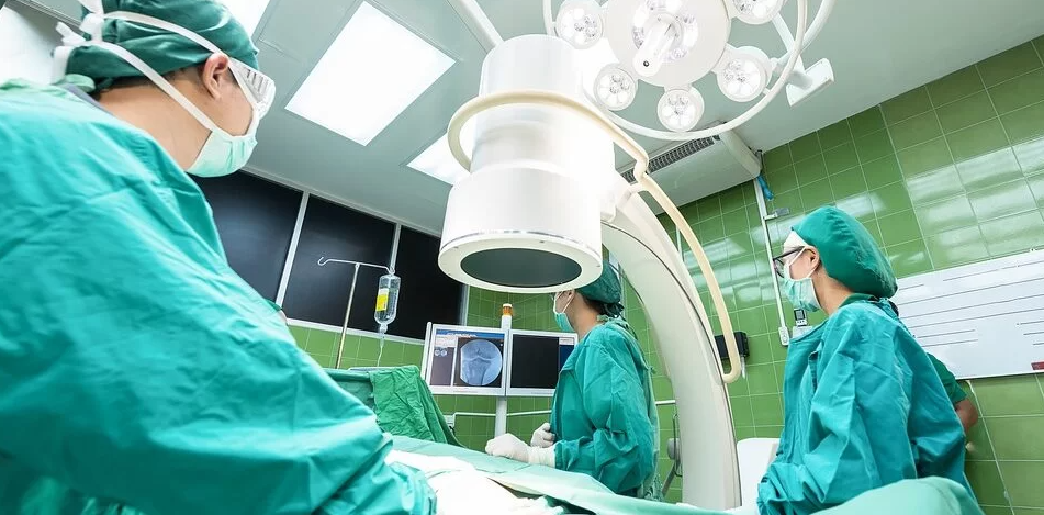 Tumore del colon-retto in aumento tra gli under 50: come gli stili di vita scorretti influenzano la salute