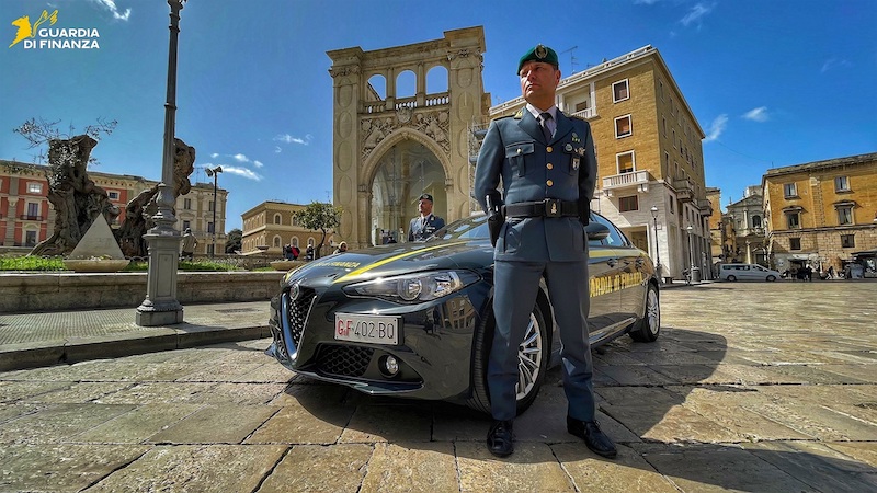 Operazione Shock a Lecce: Scoperti Armi, Droga e una Piantagione di Marijuana di Dimensioni Incredibili