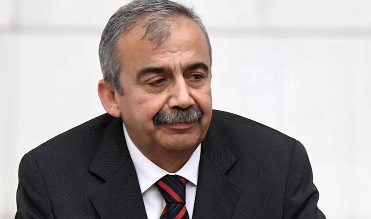 Sırrı Süreyya Önder'in Durumu Ciddi: Sağlık Ekibi Yoğun Bakımda Mücadele Ediyor