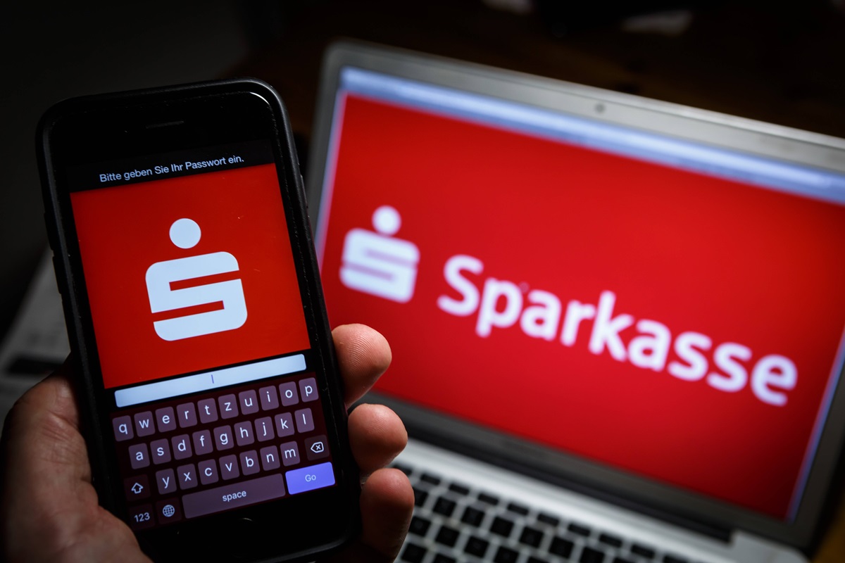 Sparkasse im Umbruch: Neue KI-Technologie sorgt für Verwirrung