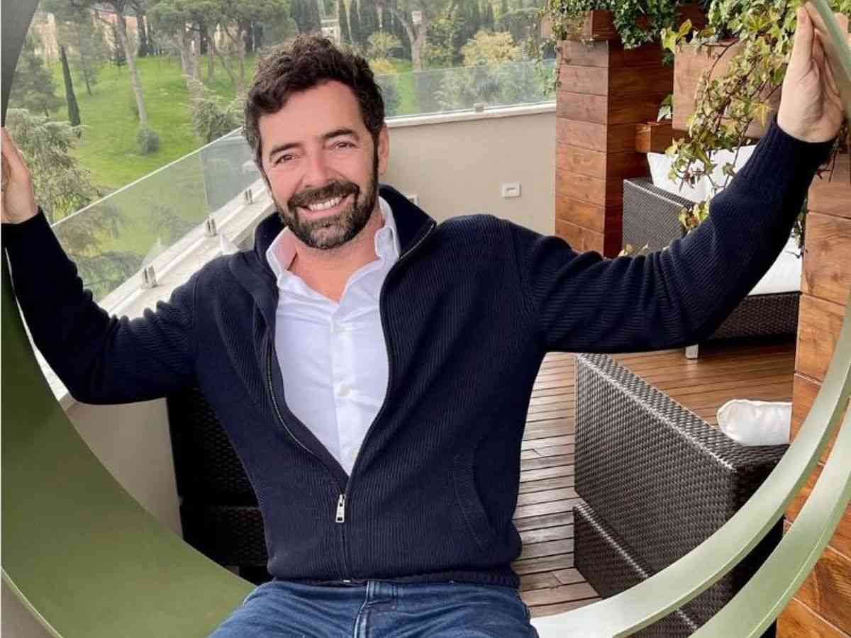 La Villa Segreta di Alberto Matano a Roma: Un'Oasi di Eleganza e Verde Lontano dal Caos