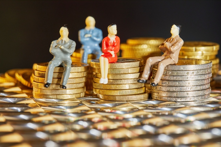 Mejora tus finanzas personales en 2025: consejos para controlar gastos y deudas