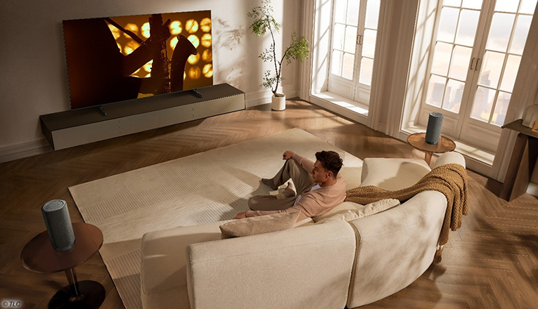 TCL mit kabellosem Dolby Atmos FlexConnect-Lautsprecher