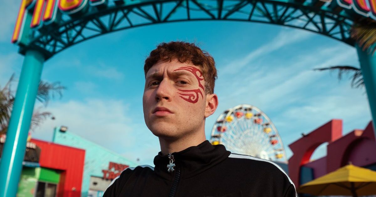 Suite 102.5: Il Rosso, lo streamer GenZ, arriva con una puntata speciale