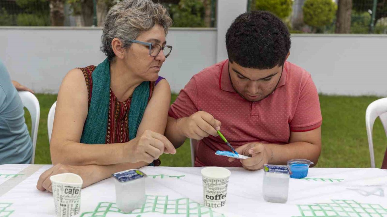 Mersin'de Annelik ve Sanat Bir Arada: Özel Çocuklarla Seramik Kursu!