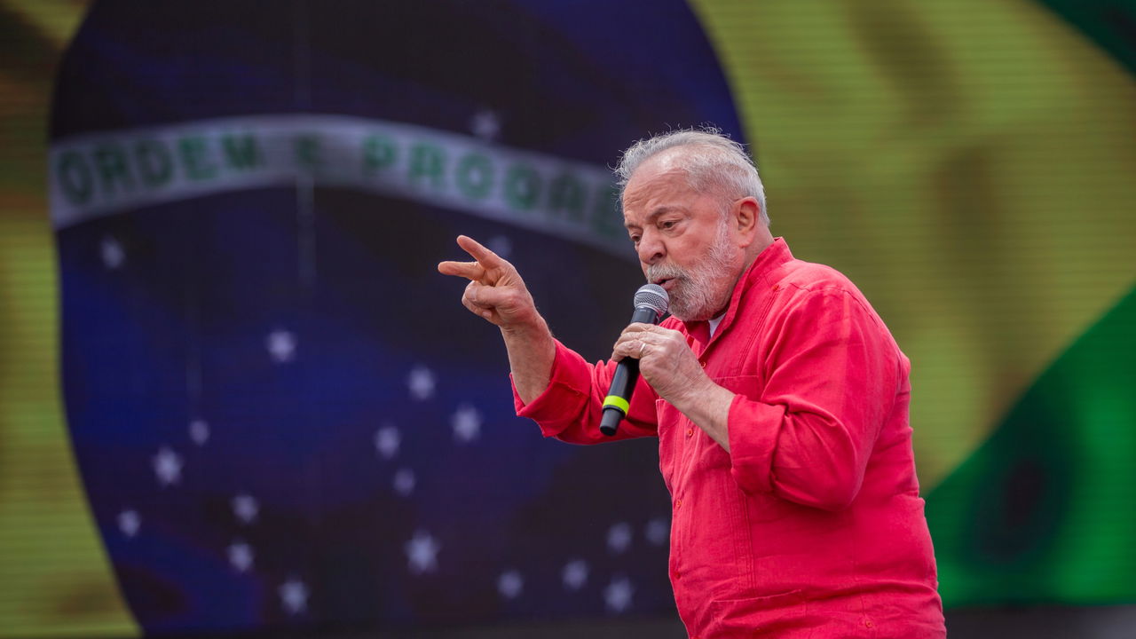 Presidente Lula assina nova lei para quem usa cartão de crédito; confira