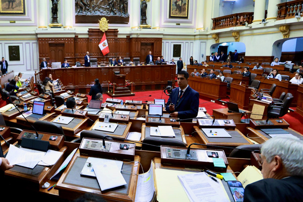 Congresistas pretenden tumbar finanzas del Perú: polémica ley reduce recaudación del IGV.