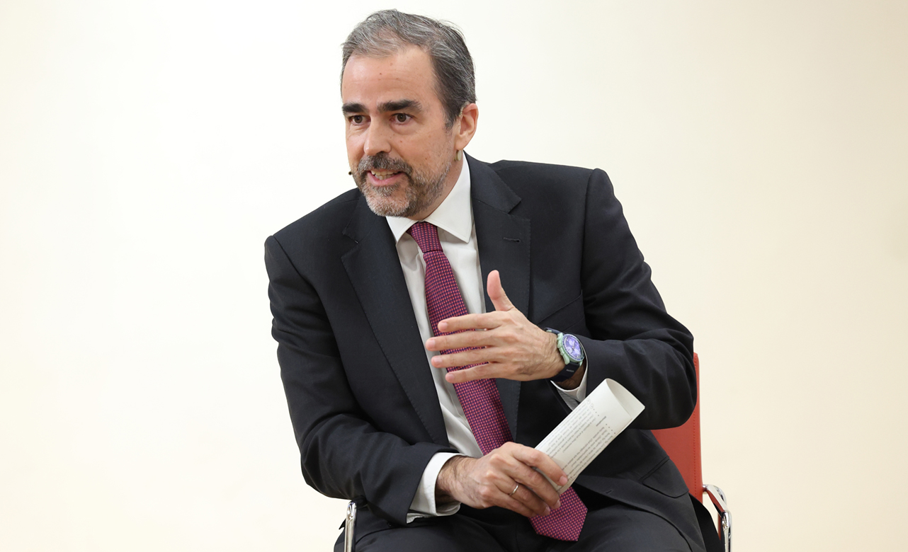 Banco Santander Refuerza su Banca Privada con Nuevos fichajes de Caixabank