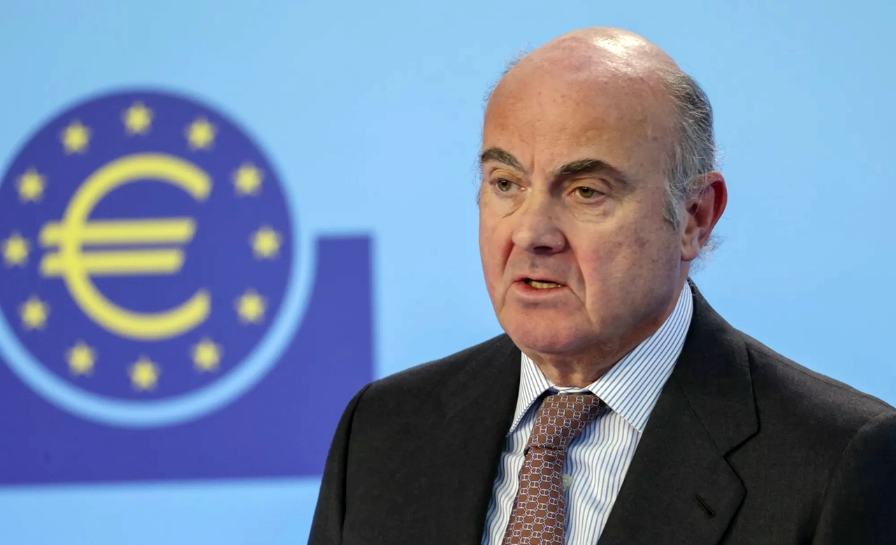 Guindos le pone diques al euro