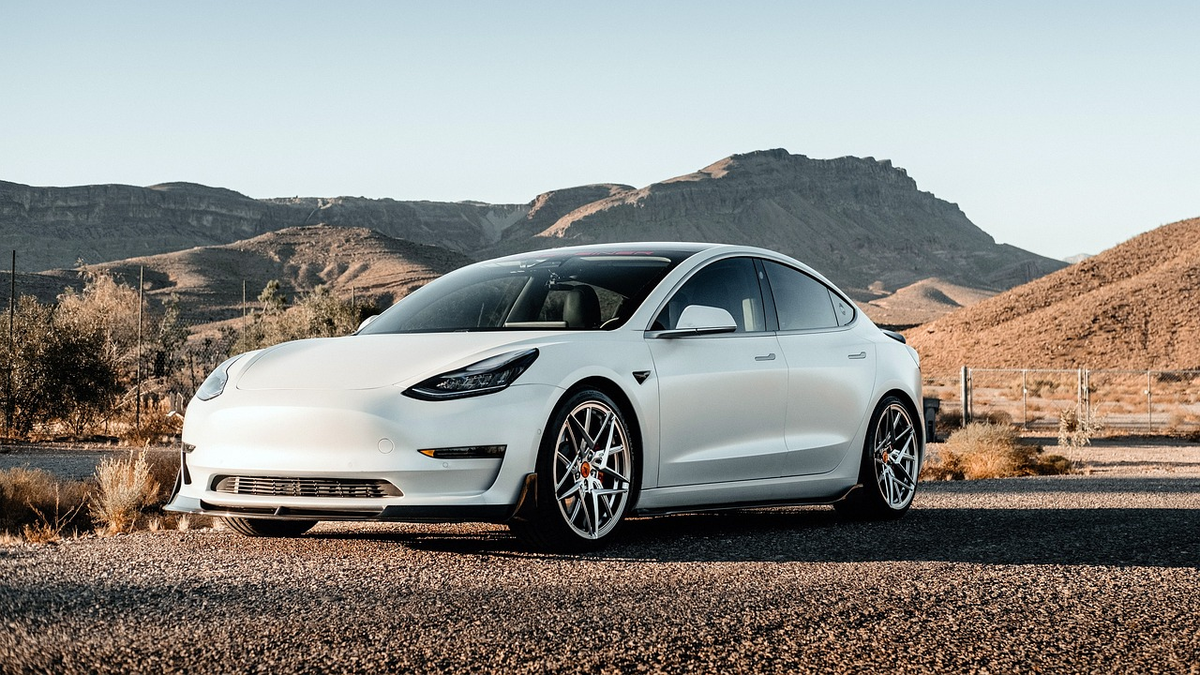 Tesla, vendite globali in calo: secondo trimestre da -13,5%, ma il titolo reagisce bene
