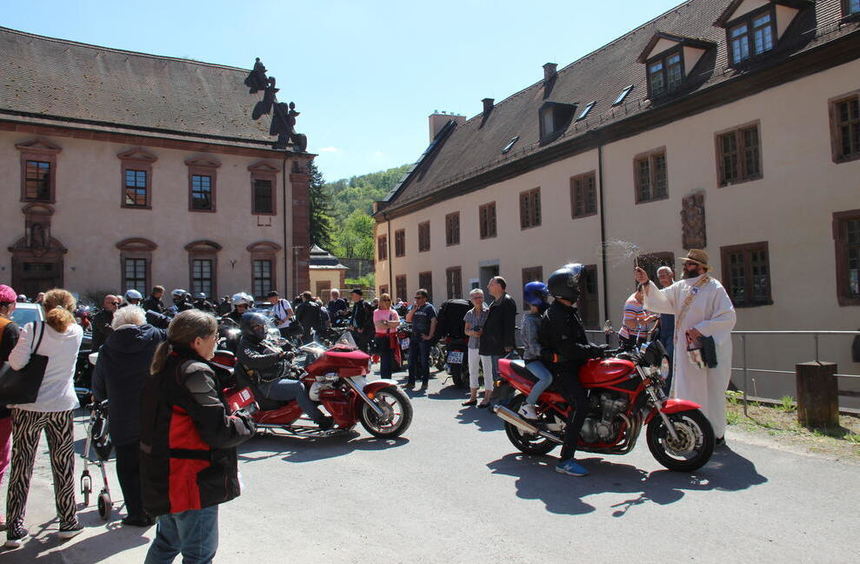 Segen für Biker und Maschinen: 13. Motorrad-Gottesdienst in Bronnbach