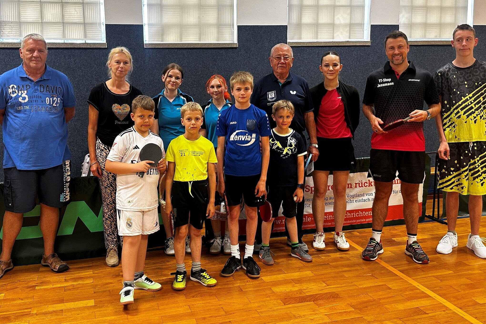 Tischtennis-Stars begeistern Tirpersdorf: Schreyer und Nicodemus trainieren mit Nachwuchs!