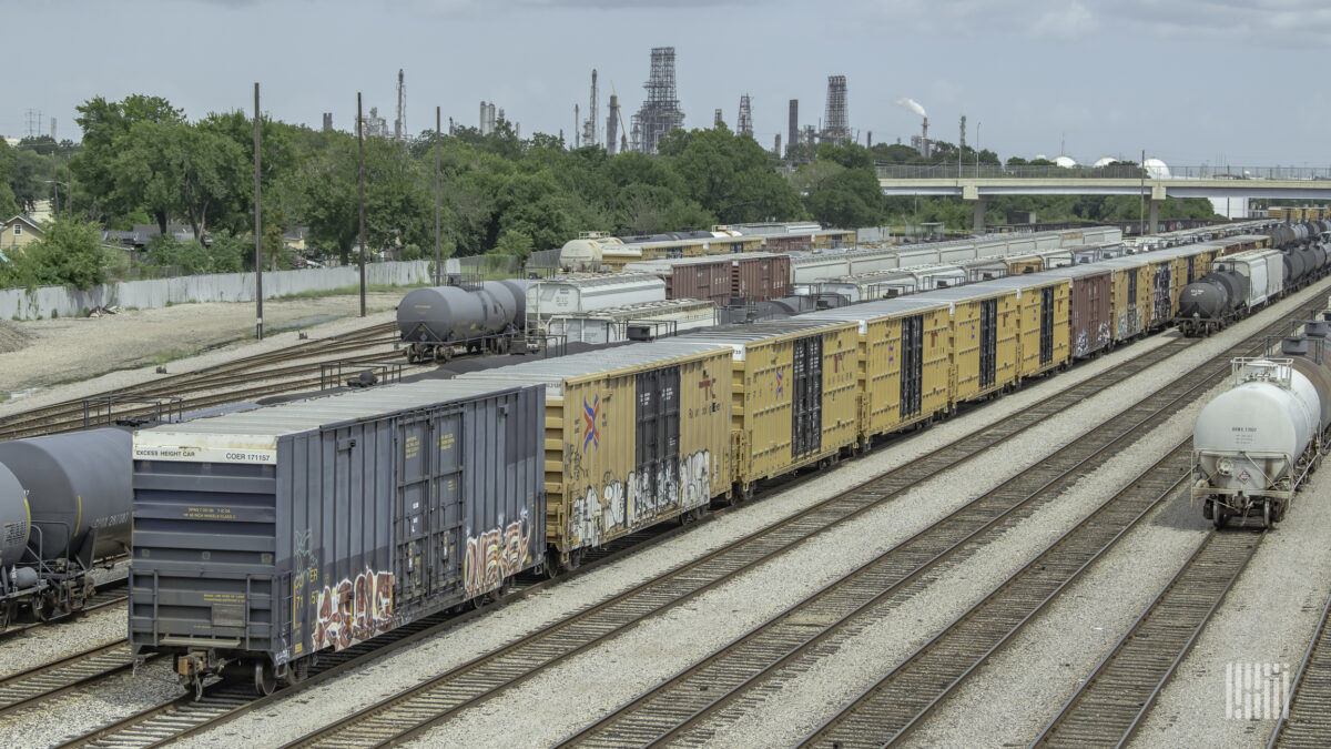 Bill aims to level playing field for railroad workers