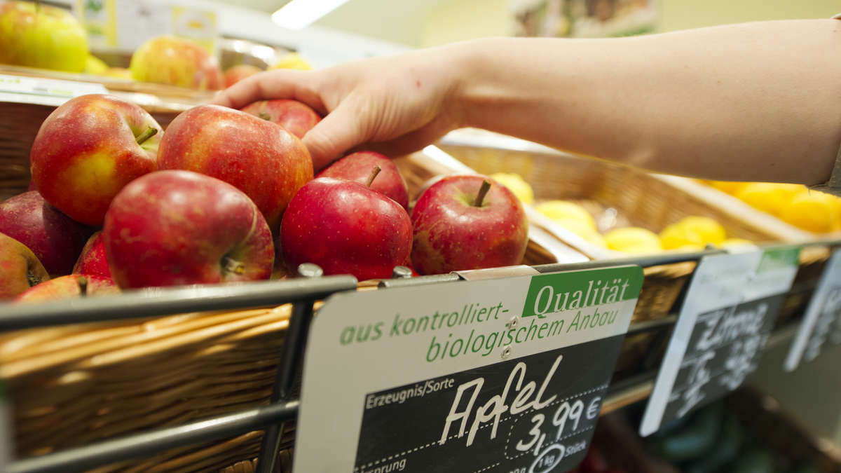 Gehirn-Booster: Diese 2 Obstsorten schützen vor Demenz – und so essen Sie sie richtig!